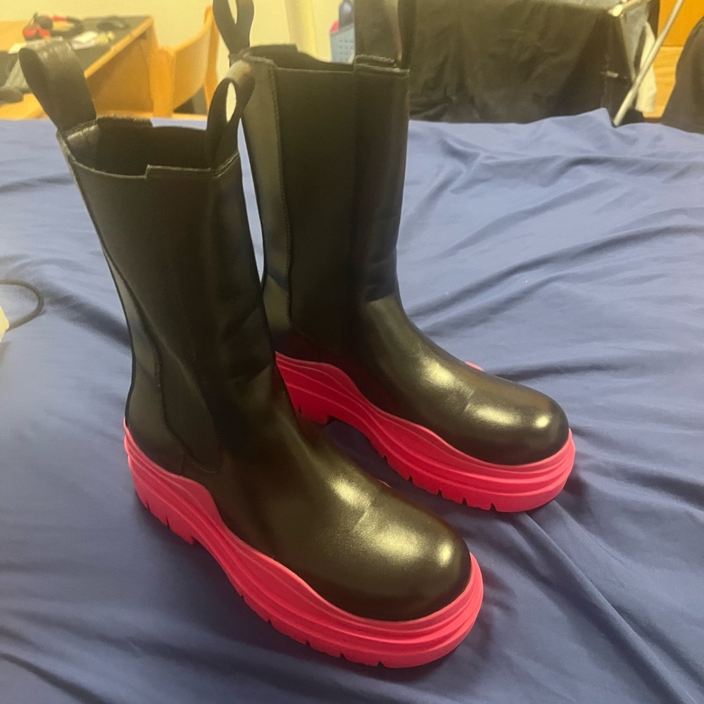 Black and Pink Women's Chelsea Tire Boots